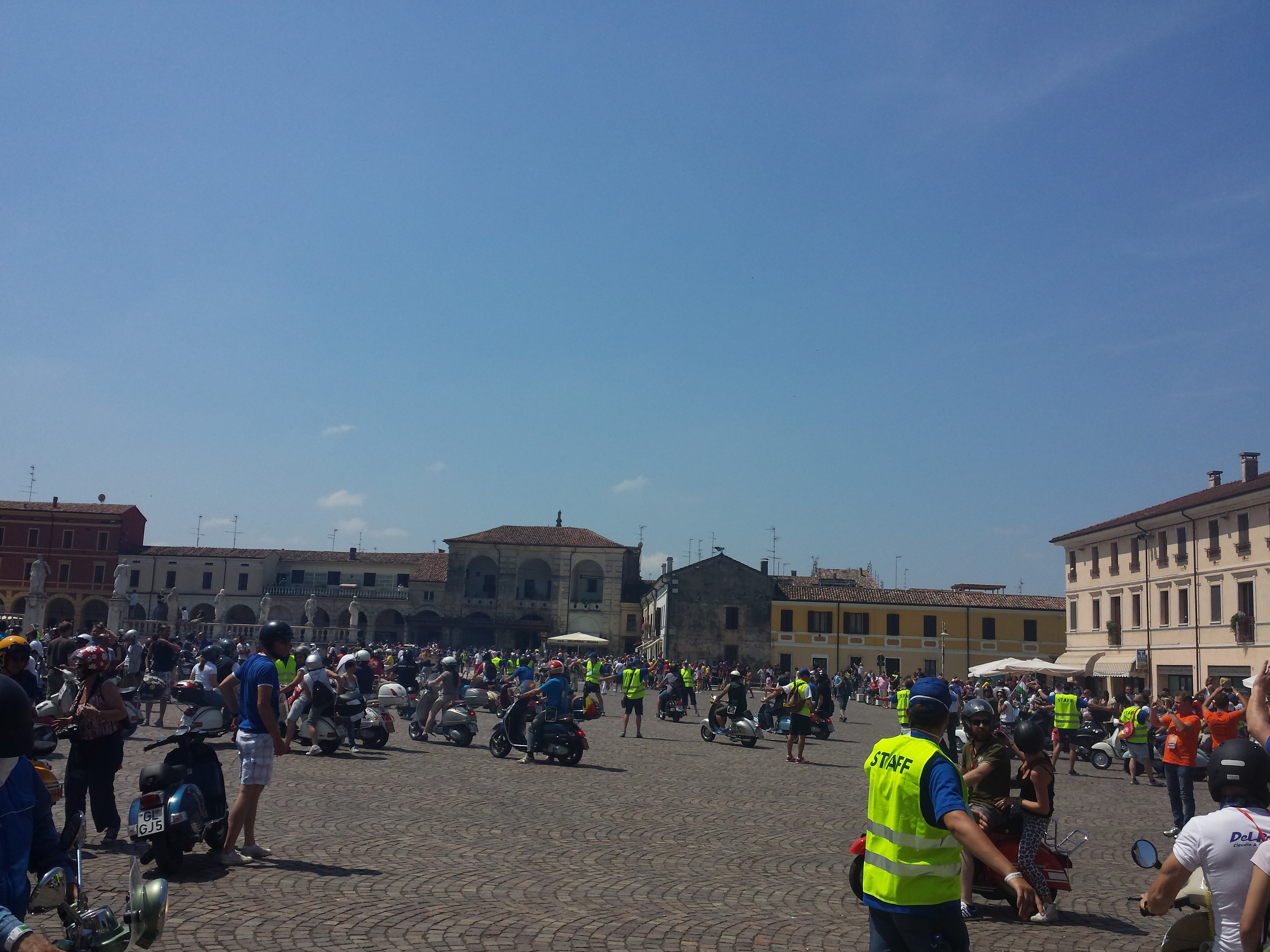 Il Tam Tam Todi.Il Vespa Club Di Todi S E Fatto Il Mondiale Tam Tam Todi Notizie Newslocker