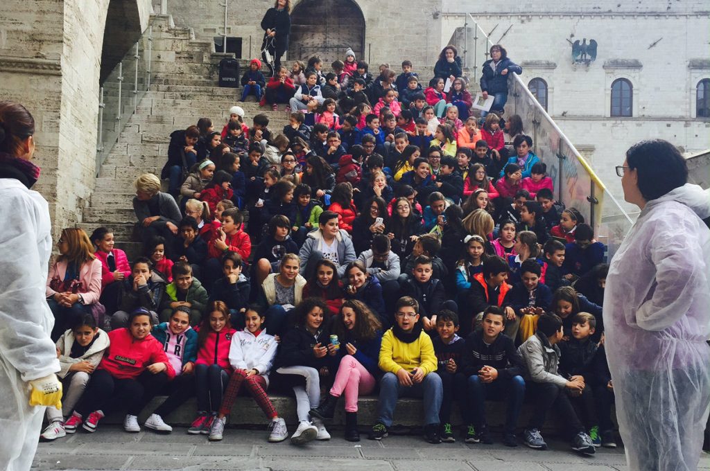 Riciclo_che_classe_Todi_Piazza_del_Popolo_27102015