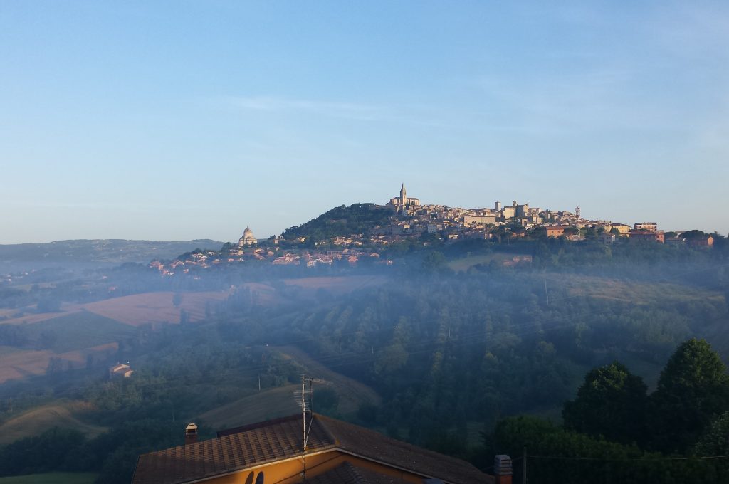 Todi fumi che salgono dalla valle