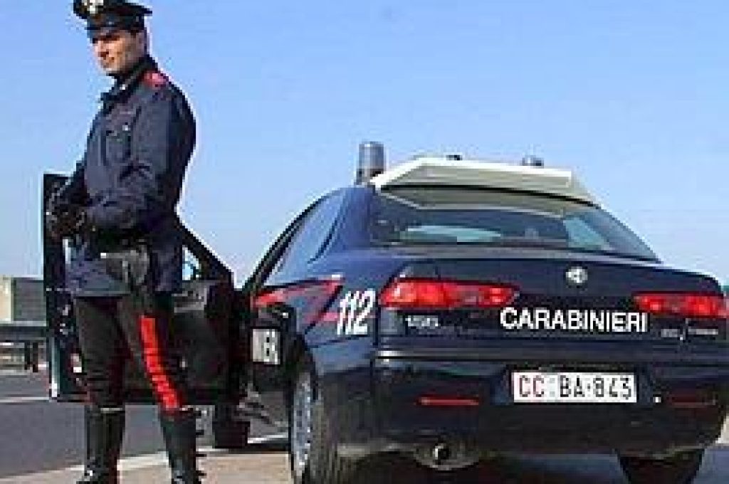 carabinieri-con-auto-113