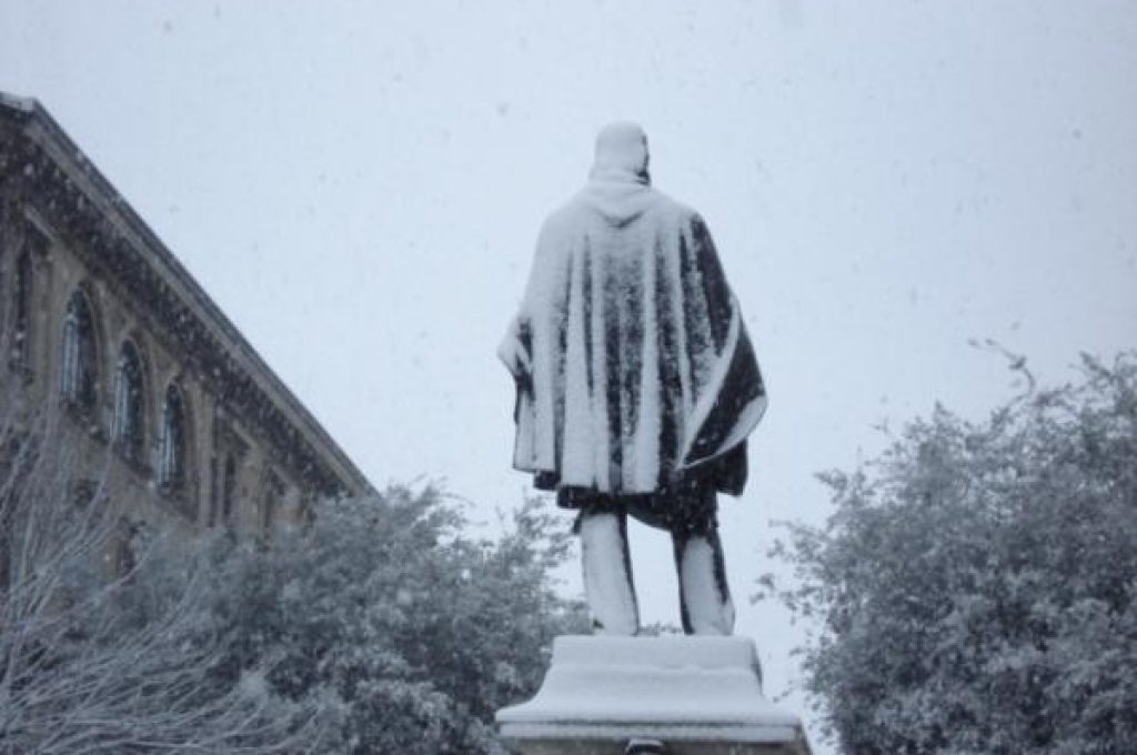 Il primo giorno di primavera sotto alla neve a Perugia