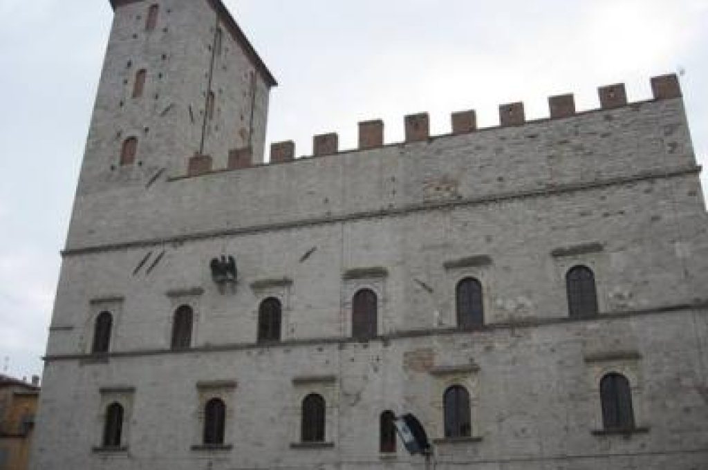 il palazzo del tribunale a Todi